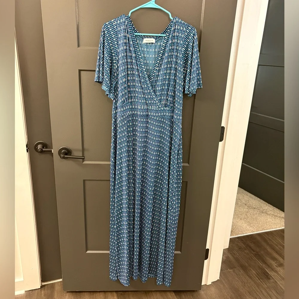 Gilli Navy and White Patterned Maxi Dress - Picture 1 of 3